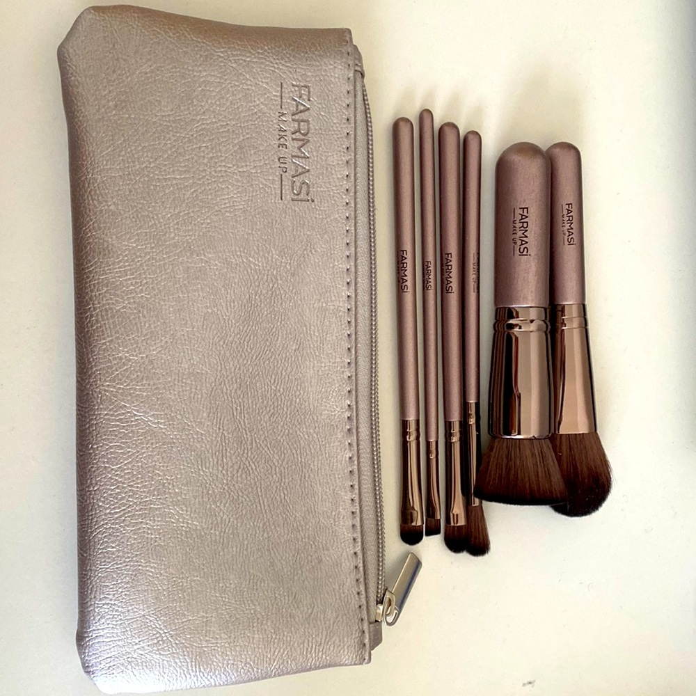 FARMASI Makeup BRAND NEW Brush Set w/ Bag